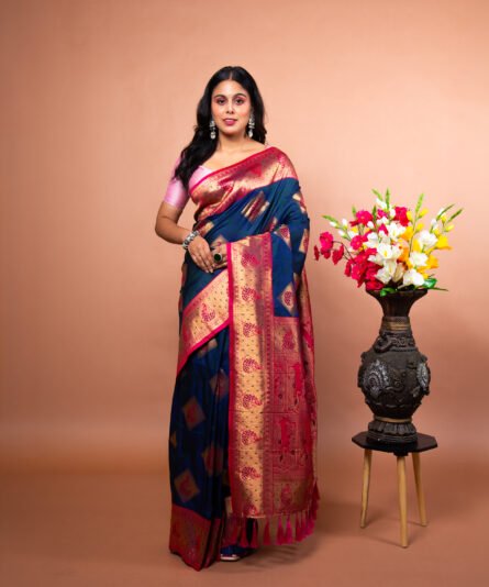Kayaaz Women's Silk Navy blue Saree  With Unstitched Blouse Piece - Image 3