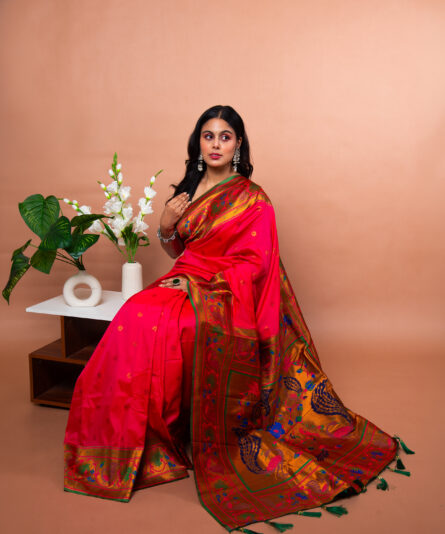 Kayaaz Women's Paithani  Bright Pink Saree  With Unstitched Blouse Piece - Image 4